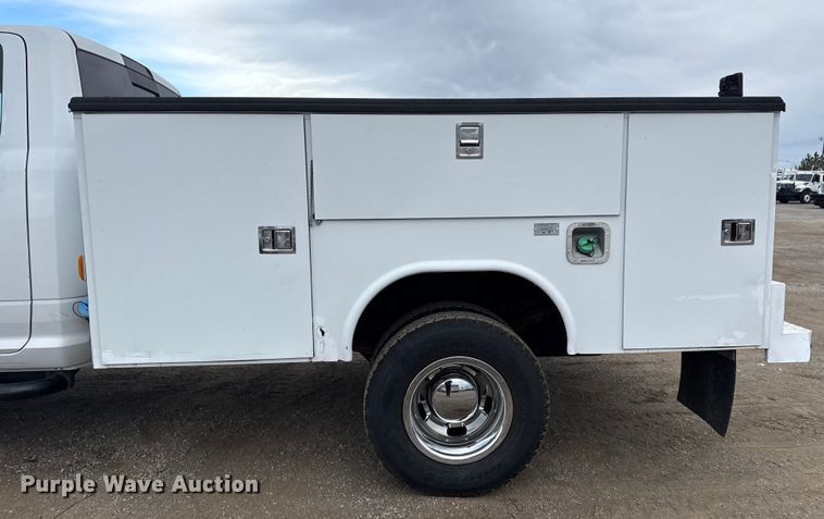 image for item EG1884 2015 Ram 3500 utility bed pickup truck