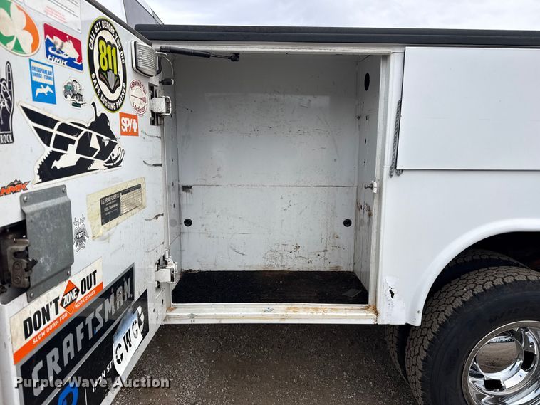 image for item EG1884 2015 Ram 3500 utility bed pickup truck