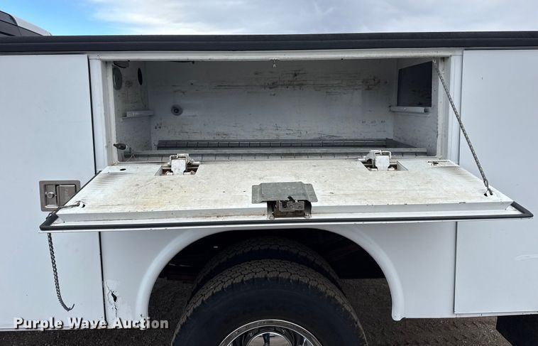 image for item EG1884 2015 Ram 3500 utility bed pickup truck