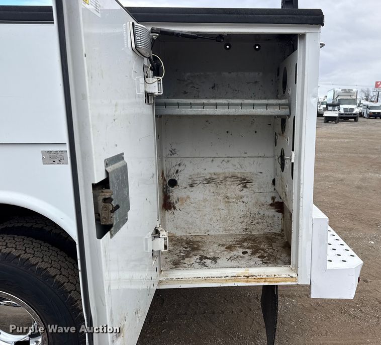 image for item EG1884 2015 Ram 3500 utility bed pickup truck