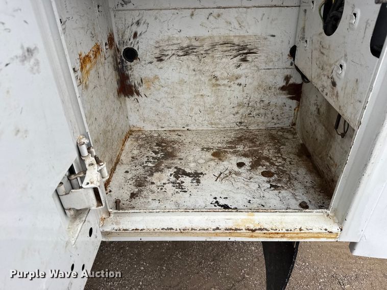 image for item EG1884 2015 Ram 3500 utility bed pickup truck