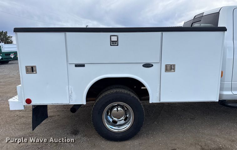 image for item EG1884 2015 Ram 3500 utility bed pickup truck