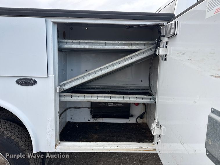 image for item EG1884 2015 Ram 3500 utility bed pickup truck