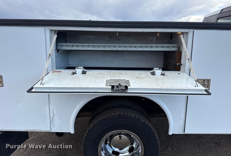 image for item EG1884 2015 Ram 3500 utility bed pickup truck