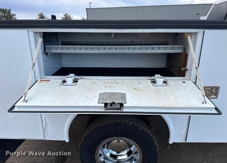 image for item EG1884 2015 Ram 3500 utility bed pickup truck