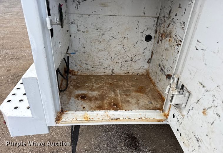 image for item EG1884 2015 Ram 3500 utility bed pickup truck