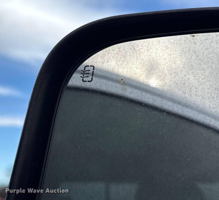 image for item EG1884 2015 Ram 3500 utility bed pickup truck