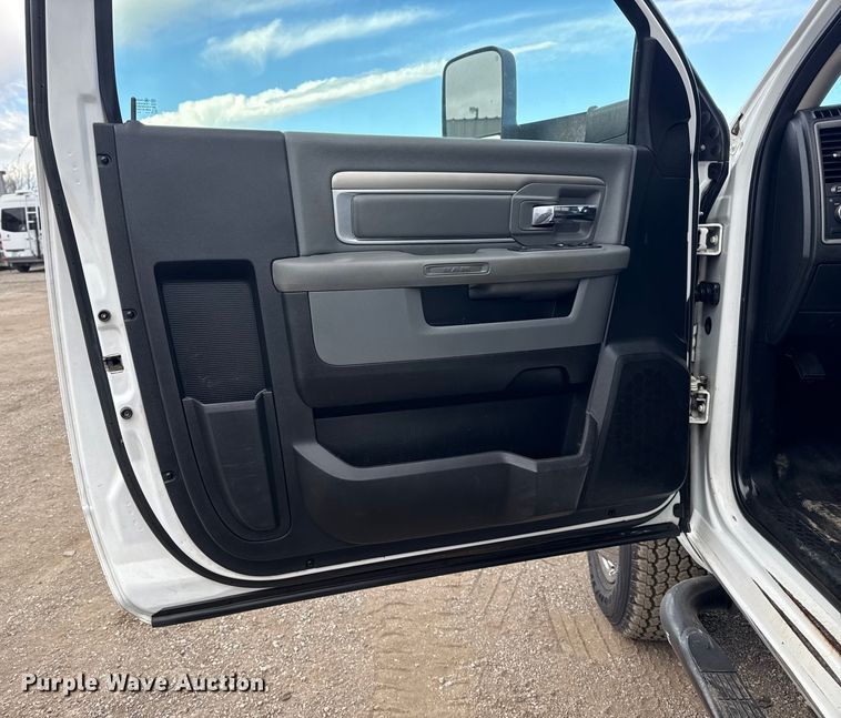 image for item EG1884 2015 Ram 3500 utility bed pickup truck