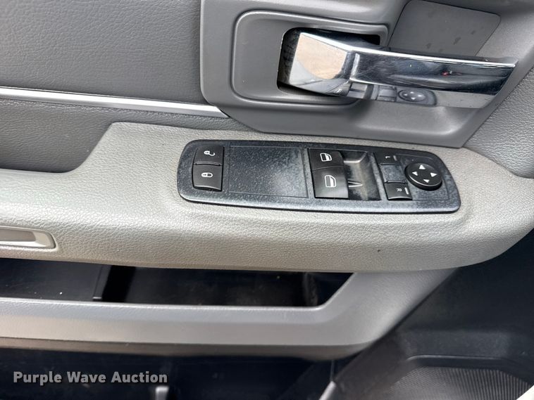 image for item EG1884 2015 Ram 3500 utility bed pickup truck