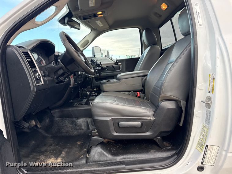 image for item EG1884 2015 Ram 3500 utility bed pickup truck