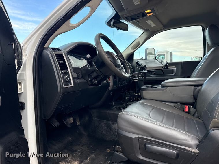 image for item EG1884 2015 Ram 3500 utility bed pickup truck