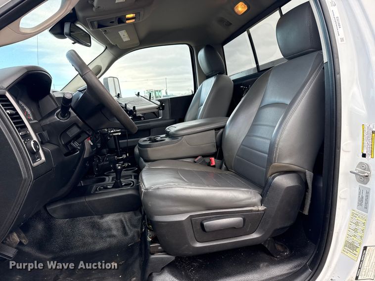 image for item EG1884 2015 Ram 3500 utility bed pickup truck