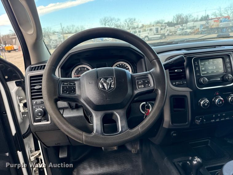 image for item EG1884 2015 Ram 3500 utility bed pickup truck