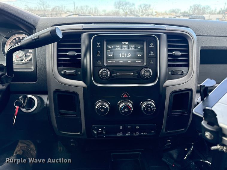 image for item EG1884 2015 Ram 3500 utility bed pickup truck