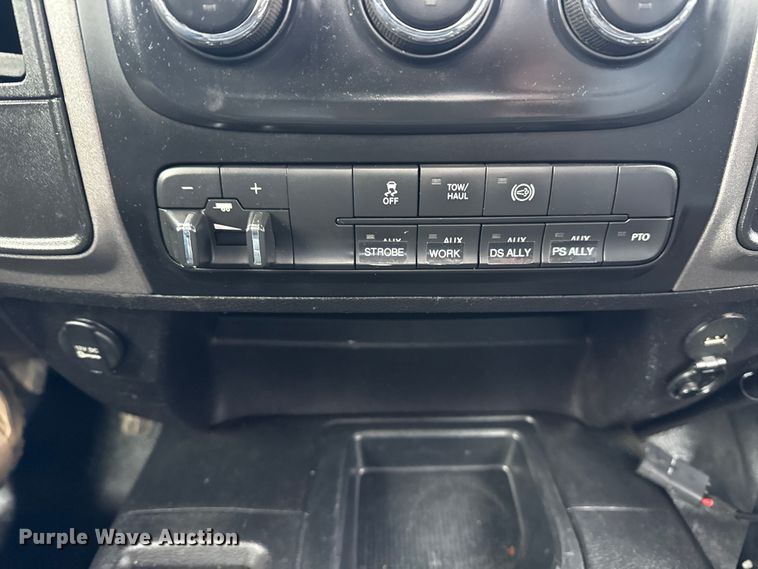 image for item EG1884 2015 Ram 3500 utility bed pickup truck