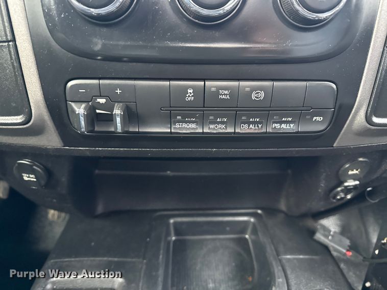 image for item EG1884 2015 Ram 3500 utility bed pickup truck