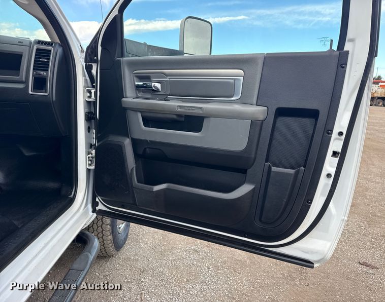 image for item EG1884 2015 Ram 3500 utility bed pickup truck