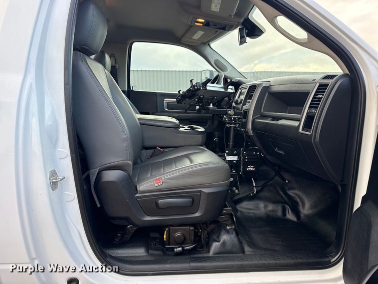 image for item EG1884 2015 Ram 3500 utility bed pickup truck