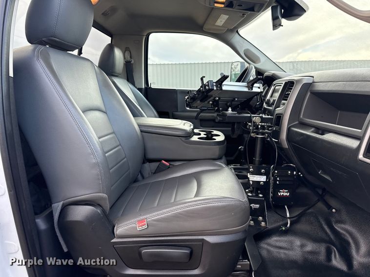 image for item EG1884 2015 Ram 3500 utility bed pickup truck