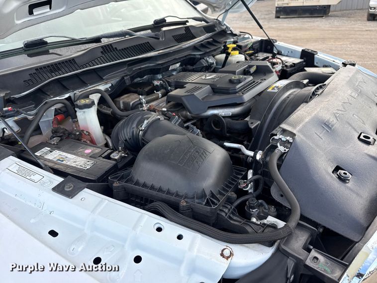 image for item EG1884 2015 Ram 3500 utility bed pickup truck