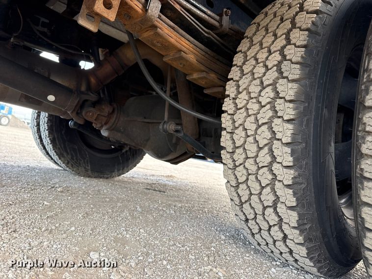 image for item EG1884 2015 Ram 3500 utility bed pickup truck