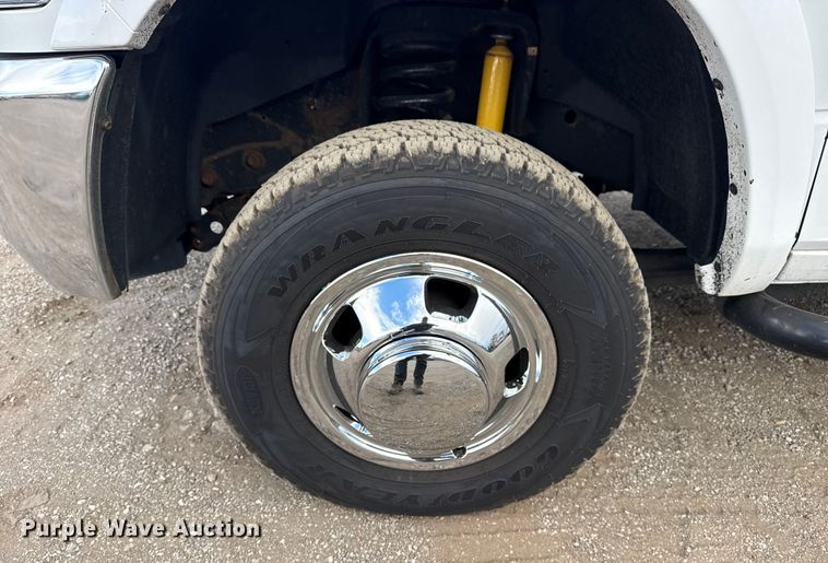 image for item EG1884 2015 Ram 3500 utility bed pickup truck