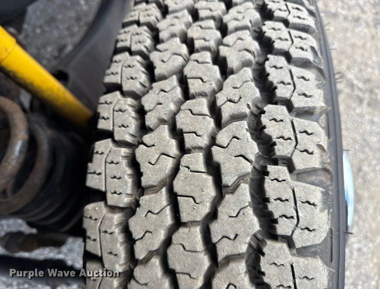 image for item EG1884 2015 Ram 3500 utility bed pickup truck