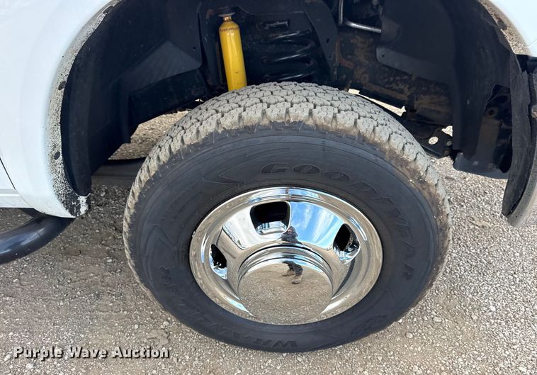 image for item EG1884 2015 Ram 3500 utility bed pickup truck