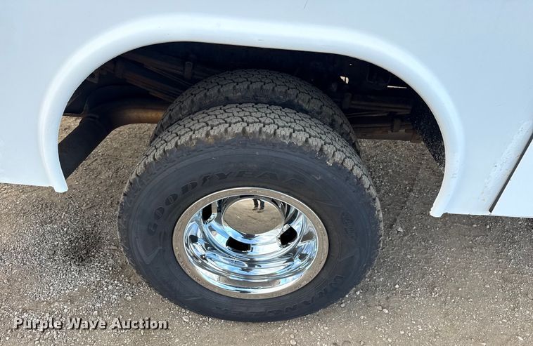 image for item EG1884 2015 Ram 3500 utility bed pickup truck