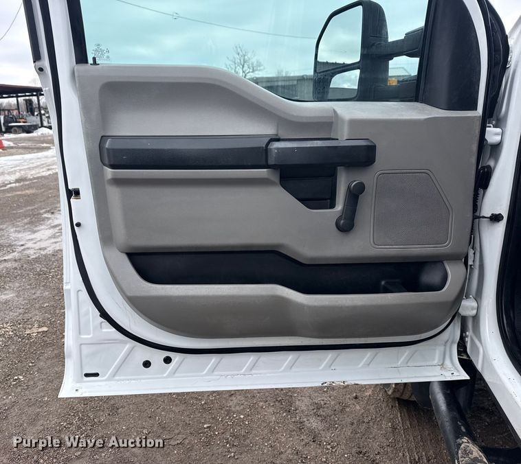 image for item EG2036 2017 Ford F550 Super Duty XL utility / service truck