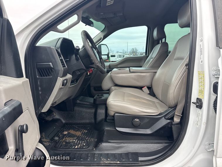 image for item EG2036 2017 Ford F550 Super Duty XL utility / service truck