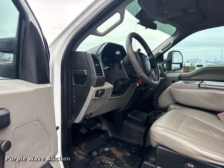 image for item EG2036 2017 Ford F550 Super Duty XL utility / service truck