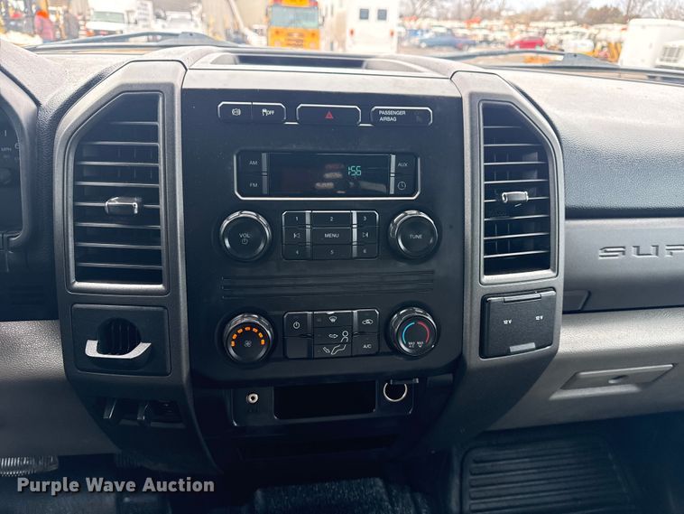 image for item EG2036 2017 Ford F550 Super Duty XL utility / service truck