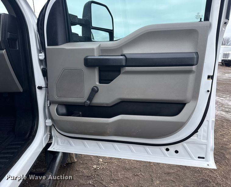 image for item EG2036 2017 Ford F550 Super Duty XL utility / service truck