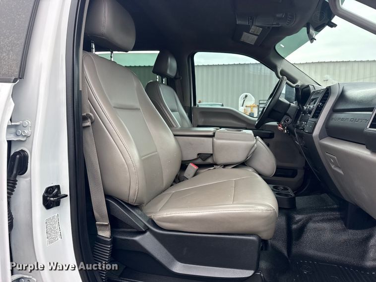 image for item EG2036 2017 Ford F550 Super Duty XL utility / service truck