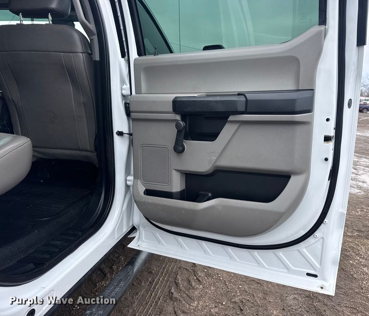 image for item EG2036 2017 Ford F550 Super Duty XL utility / service truck