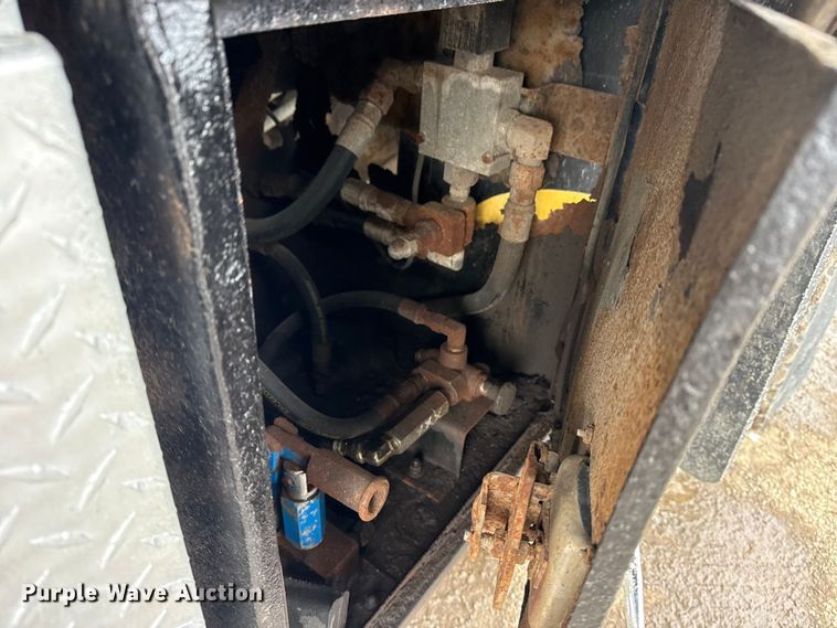 image for item EG2039 2007 Freightliner Business Class M2 crane truck