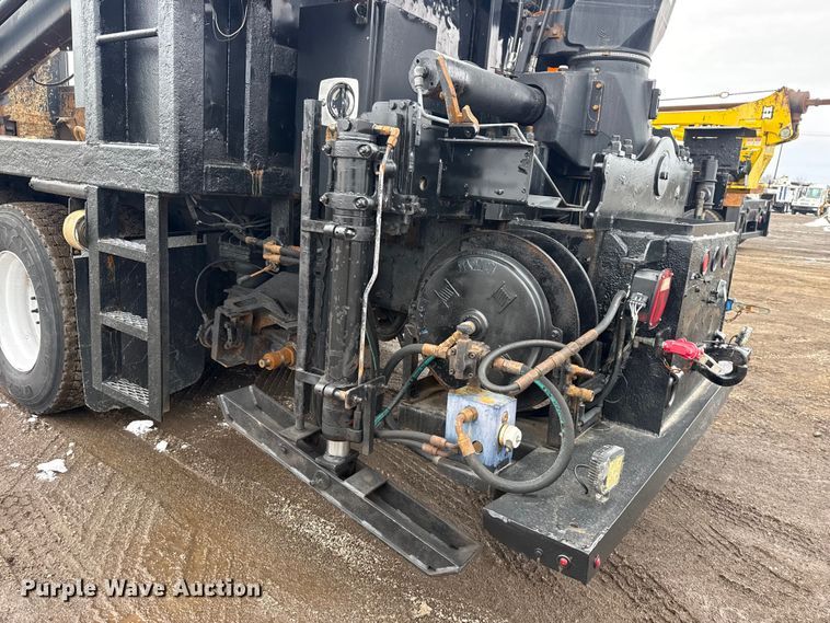 image for item EG2039 2007 Freightliner Business Class M2 crane truck