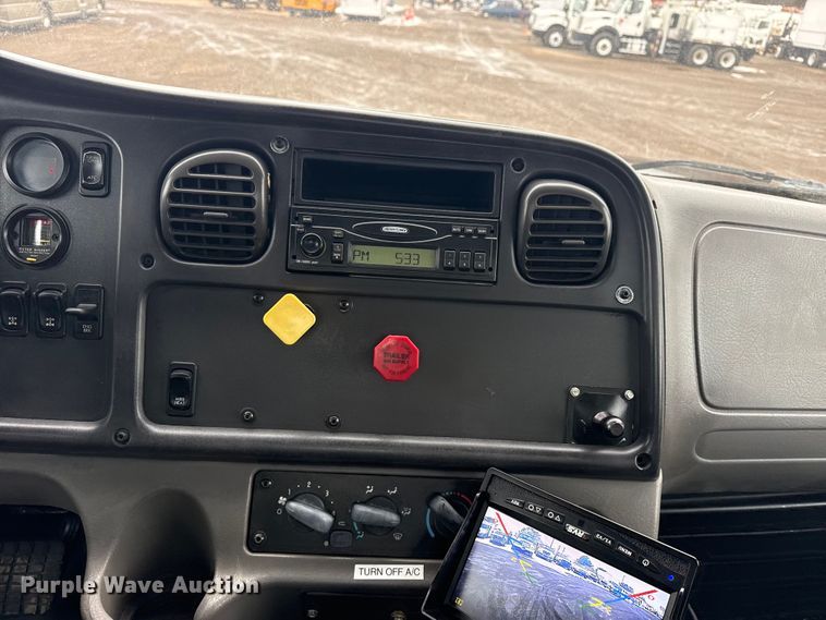 image for item EG2039 2007 Freightliner Business Class M2 crane truck