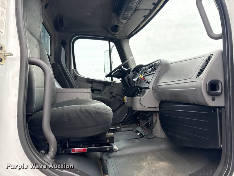 image for item EG2039 2007 Freightliner Business Class M2 crane truck