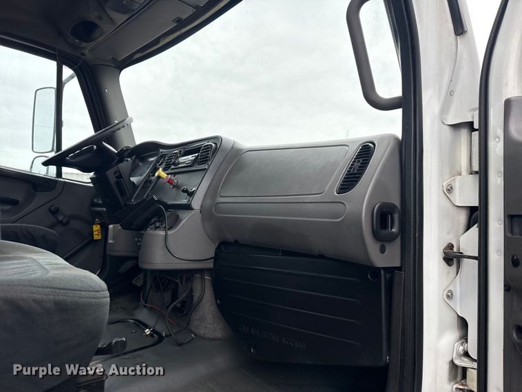 image for item EG2039 2007 Freightliner Business Class M2 crane truck