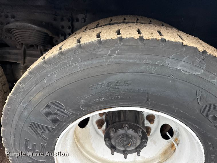 image for item EG2039 2007 Freightliner Business Class M2 crane truck