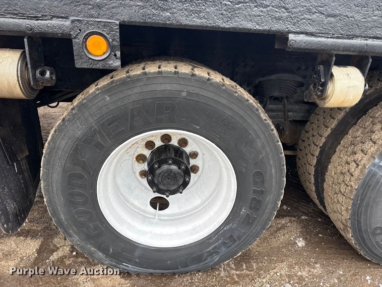 image for item EG2039 2007 Freightliner Business Class M2 crane truck