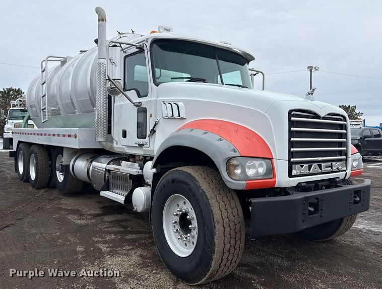 image for item EG2040 2012 Mack GU713 vacuum truck