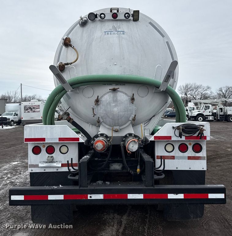 image for item EG2040 2012 Mack GU713 vacuum truck