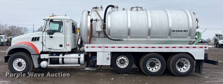 image for item EG2040 2012 Mack GU713 vacuum truck
