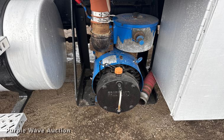 image for item EG2040 2012 Mack GU713 vacuum truck