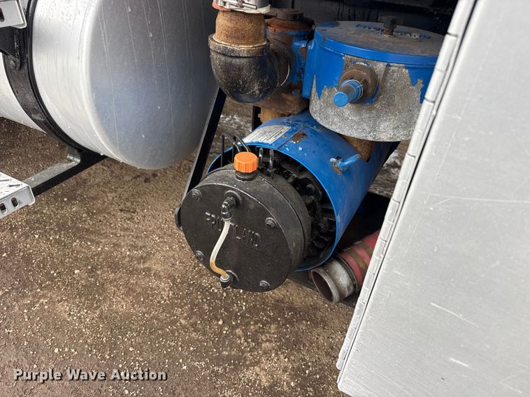 image for item EG2040 2012 Mack GU713 vacuum truck