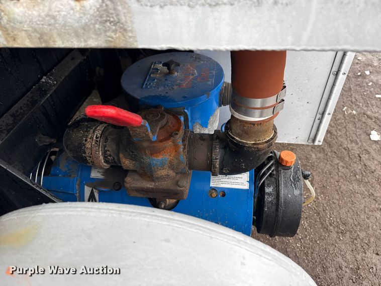 image for item EG2040 2012 Mack GU713 vacuum truck