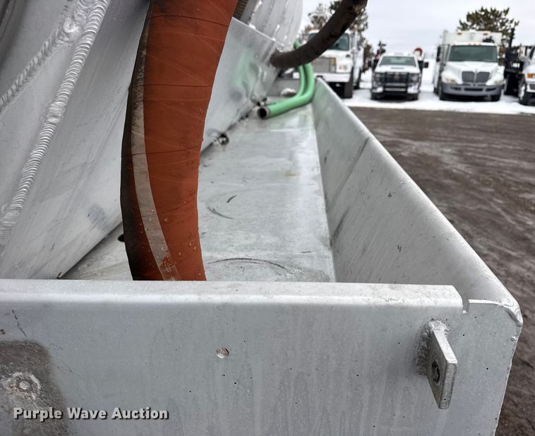 image for item EG2040 2012 Mack GU713 vacuum truck